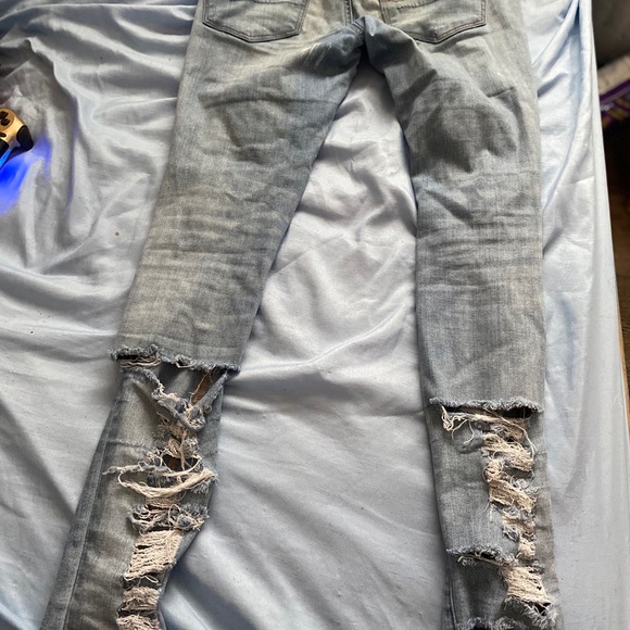 Size 6 distressed jeans. American Eagle - Picture 3 of 3